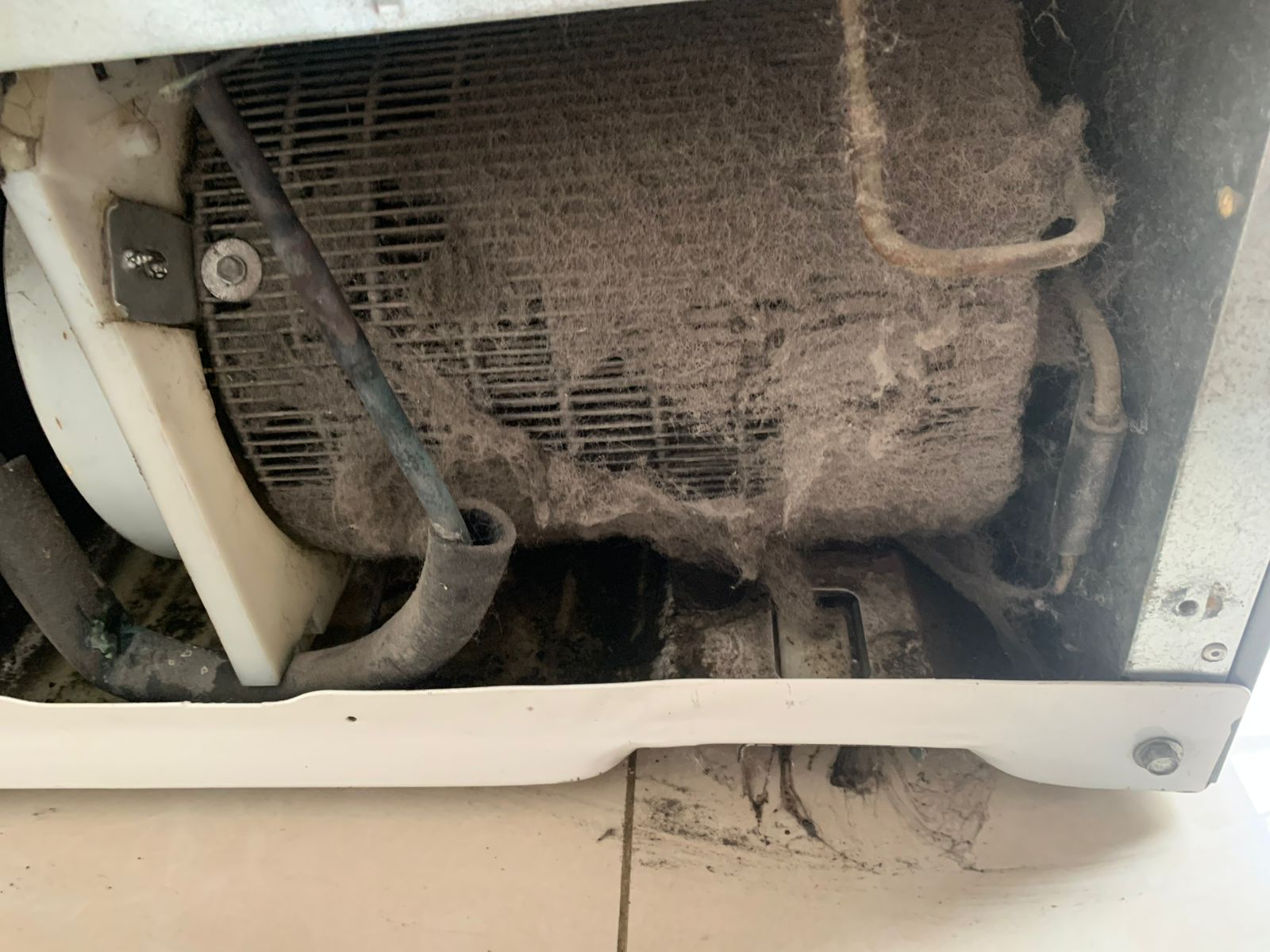 Condensador de refrigeradora sin mantenimiento preventivo